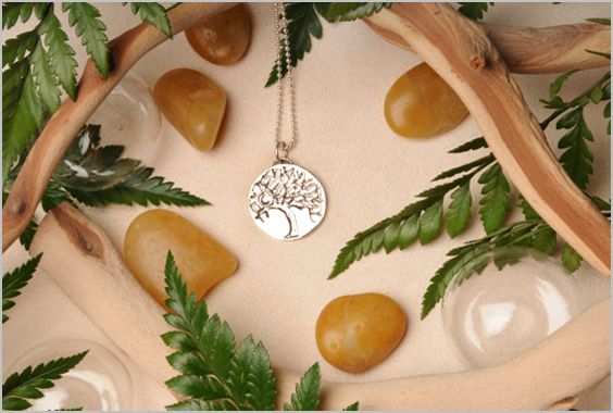 belle et bonne designs: Tree of Life Necklace/Giveaway