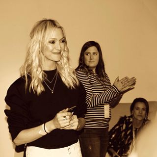 Look who we spotted today during @NYFW! @ZannaRassi gives cheers to @PapyrusBrand. ππ #thelookyoulove