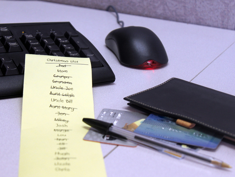 Organizing a Christmas Gift List Before Black Friday