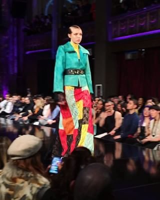 ✨ That Luxe Life: @CharlesandRon always excel in their polished and colorful Mediterranean fashion, so it's only natural that they took it one step further with new lace, graphic & sparkling additions to create a perfect Palazzo collection this season 🏰 (not to forget all the amazing statement bags that complement the outfits perfectly)!
@artheartsfashion