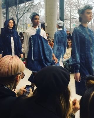 DENIM FOR DAYS 👖
A contemporary classic fabric & style staple comes to life in @GemmaHoiStudio’s “Time Traveller 1940s” collection, inspired by the uniforms of American female factory workers of the 1940s and the spirit of freedom, democracy and equality.
@GemmaHoi
@NolchaShows
@MameAdjei4